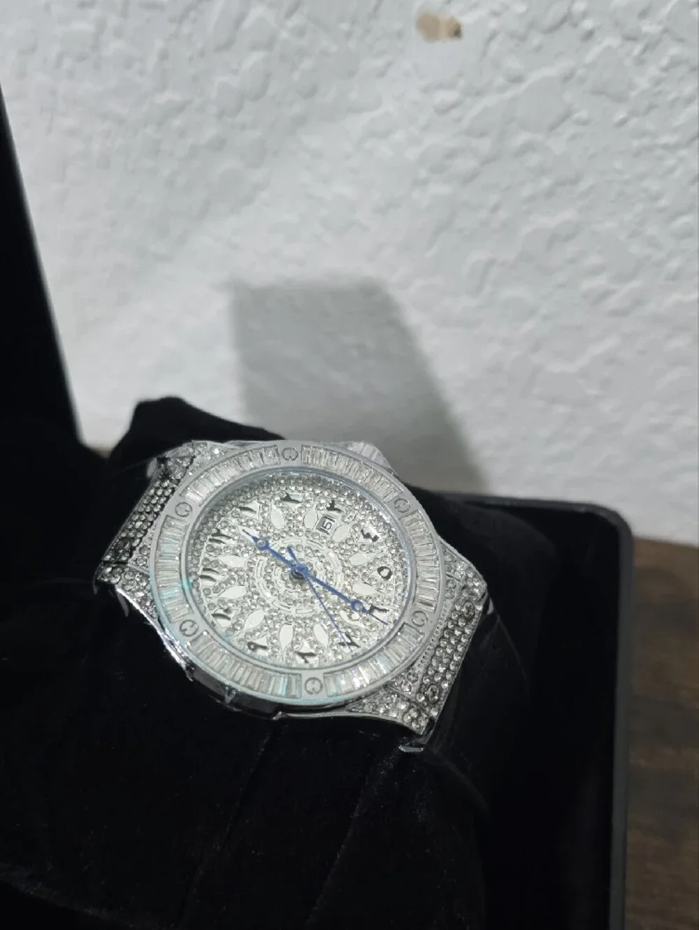 Luxury Silver Crystal Men’s Watch with Black Leather Strap